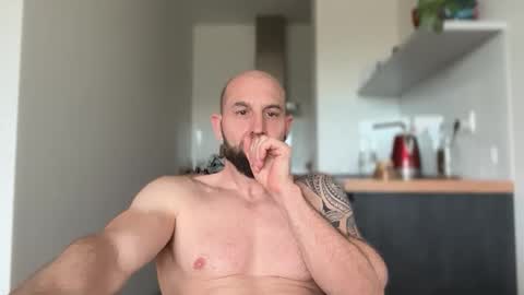 Thomas Fit online show from May 6, 3:12 pm