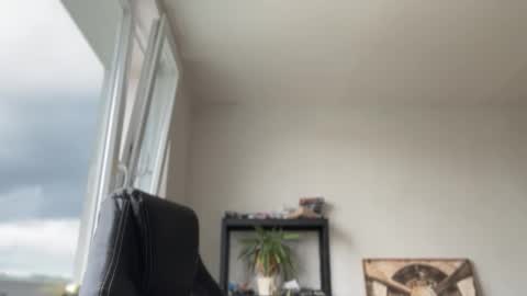Thomas Fit online show from May 15, 8:55 am