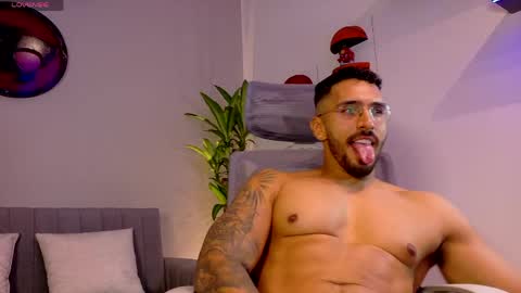 tony muscle1 online show from April 29, 7:09 pm