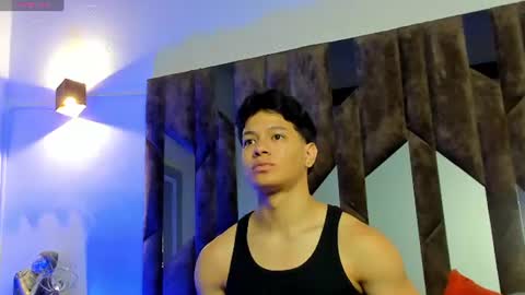 tony_petrov online show from June 18, 7:43 am