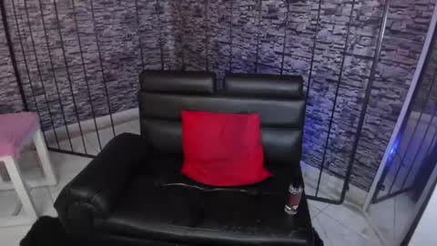 torn_boy online show from May 30, 2:00 am