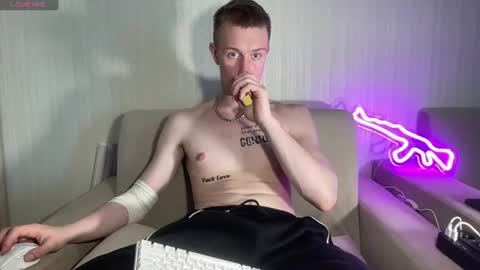 Travis online show from June 15, 9:12 am