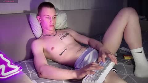 Travis online show from July 6, 3:03 pm