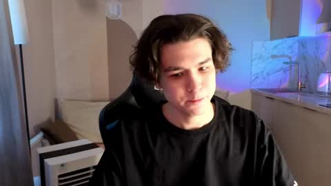 travisrivas online show from May 13, 12:02 pm