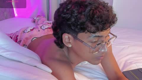 twinksboys_23 online show from May 15, 4:37 pm
