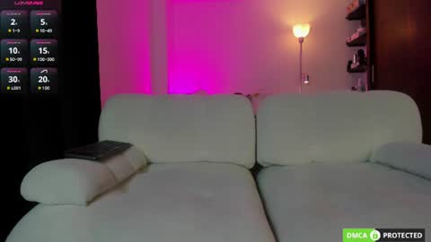 twintease online show from July 28, 6:20 pm
