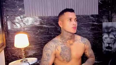 tyler_bell_ online show from June 16, 3:42 am