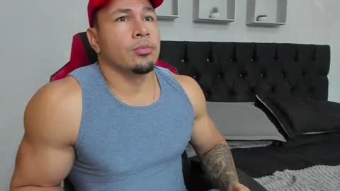 tyler_hank1 online show from July 19, 12:05 am