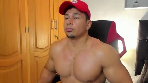 tyler_hank1 online show from May 27, 1:57 am
