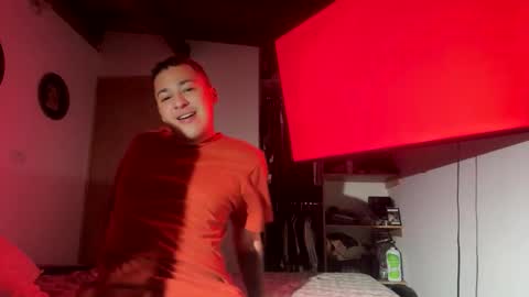 tyler_max02 online show from May 28, 7:06 am