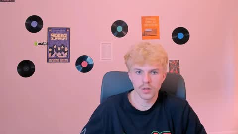 tyler_wolf_ online show from May 8, 9:43 am