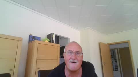 Ulli online show from August 8, 8:10 am