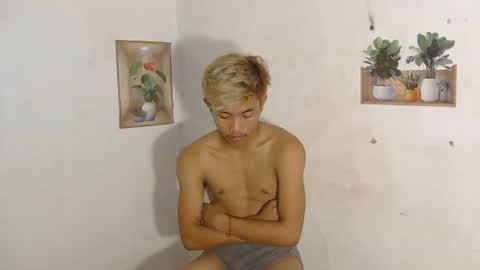 urasian_jomarie online show from May 5, 9:26 pm