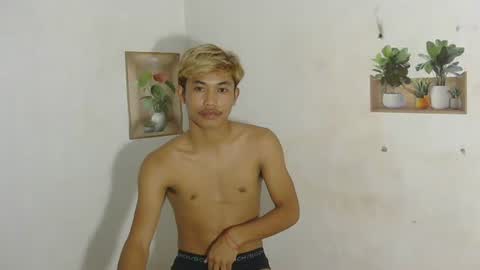 urasian_jomarie online show from May 17, 7:27 am
