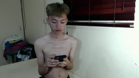 urasian_ladyboyxxx online show from May 17, 12:01 pm