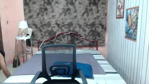 urdreamboy_doms online show from May 11, 6:26 am