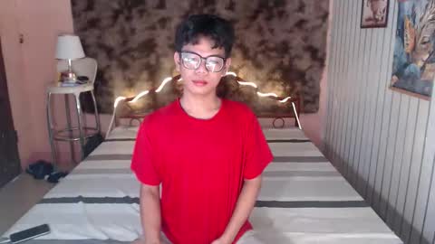 urdreamboy_doms online show from May 19, 5:02 am