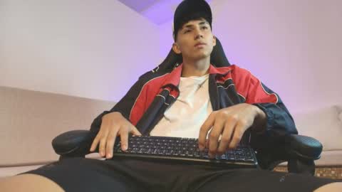 valentino_rey online show from April 29, 12:10 pm