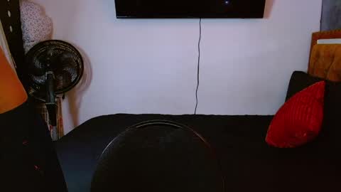 velk_hot1 online show from May 6, 2:28 pm