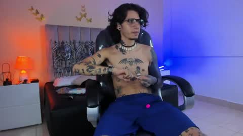 vergil_noir online show from May 14, 5:16 am