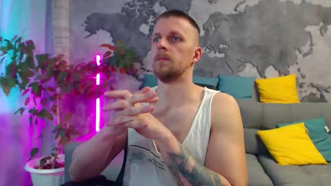 vikingchrisss online show from May 16, 10:36 am
