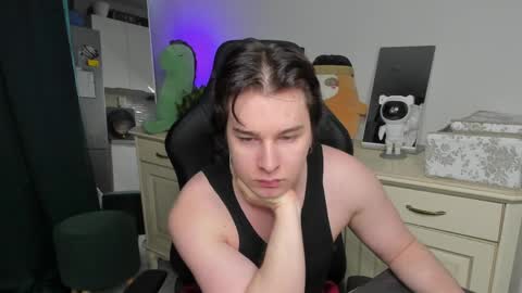 Vincent Strong online show from May 9, 4:24 am