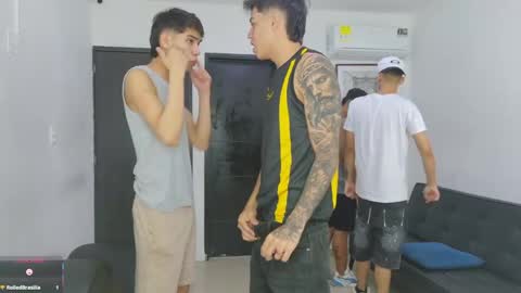 voyeurism_guys online show from May 6, 11:16 pm