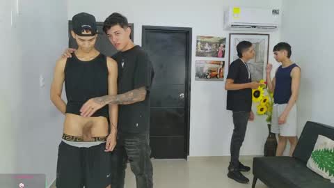voyeurism_guys online show from May 14, 11:14 pm