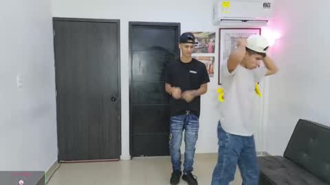voyeurism_guys online show from May 19, 10:49 pm
