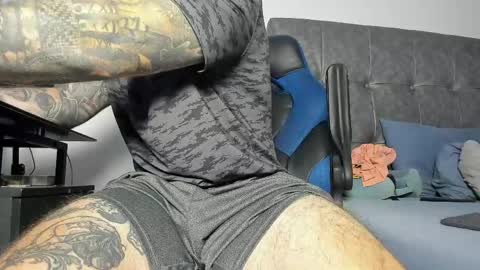 vyxen_ online show from April 30, 8:38 pm