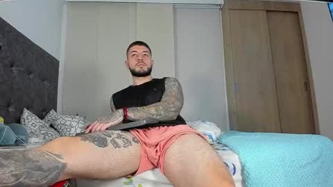 vyxen_ online show from April 29, 8:37 pm