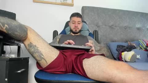 vyxen_ online show from May 5, 8:20 pm