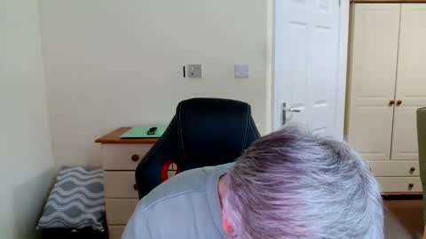 wanttobefree90 online show from June 1, 1:33 pm