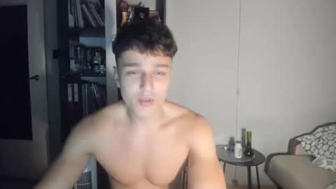 wee_willy_winky online show from June 9, 11:17 pm