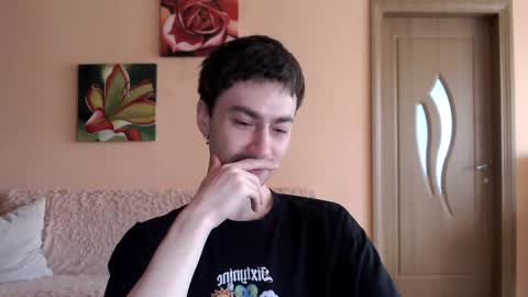 Tom online show from May 19, 2:01 pm