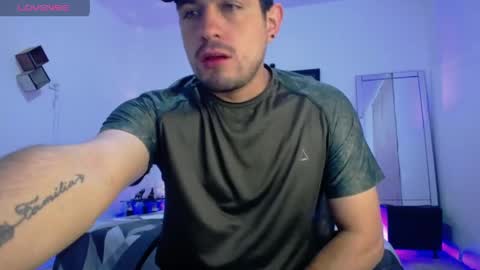 william_steel_ online show from May 7, 11:54 am
