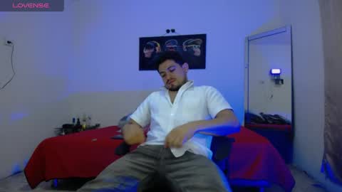 william_steel_ online show from June 4, 11:27 am