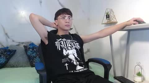 xandergrey8 online show from May 13, 8:17 pm