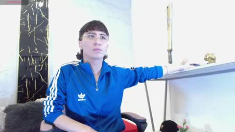 xandergrey8 online show from May 17, 7:32 pm