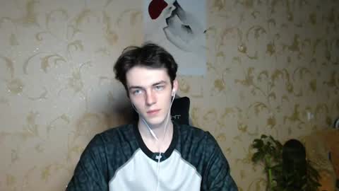 traqqq online show from June 13, 9:01 pm