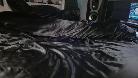 xxxjrstrokesxxx online show from May 4, 6:53 pm