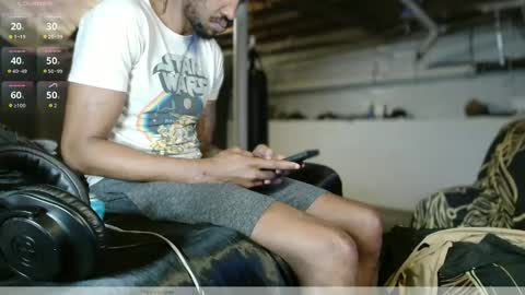 xxxjrstrokesxxx online show from May 9, 1:39 am