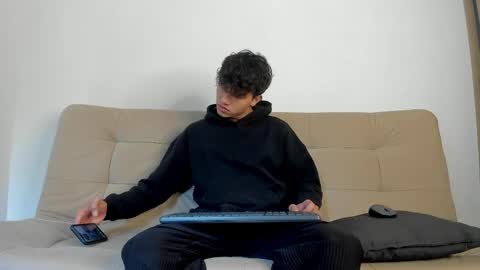 yizus_bonz online show from May 16, 9:13 pm