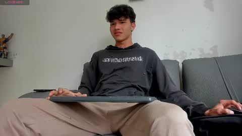 yizus_bonz online show from July 22, 3:04 pm