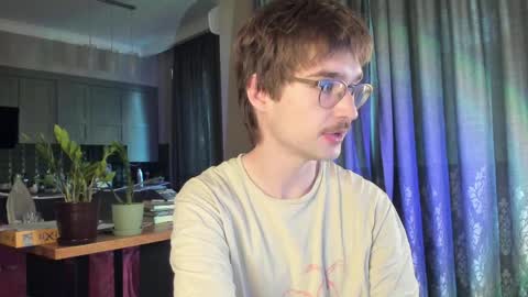 Max online show from May 19, 3:35 am