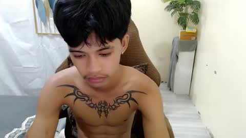 yourasian_eric online show from May 26, 9:16 am