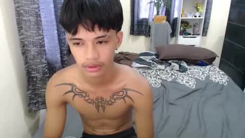 yourasian_eric online show from May 10, 8:26 am