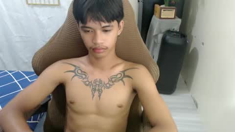 yourasian_eric online show from July 27, 10:11 am
