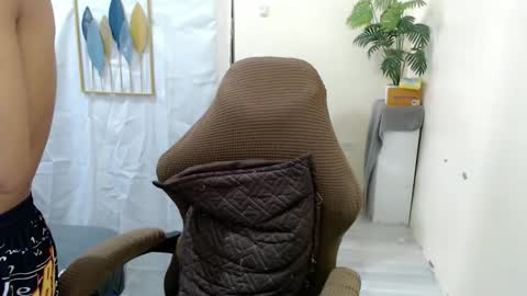 yourasian_eric online show from May 25, 7:03 am