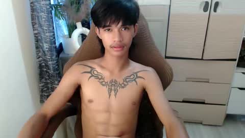 yourasian_eric online show from April 29, 3:22 am
